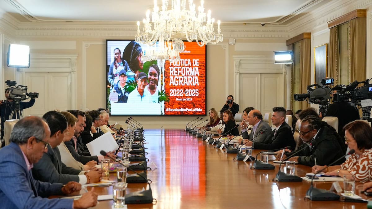 Procuraduría abre indagación contra todos los ministros que firmaron el decreto de consulta popular