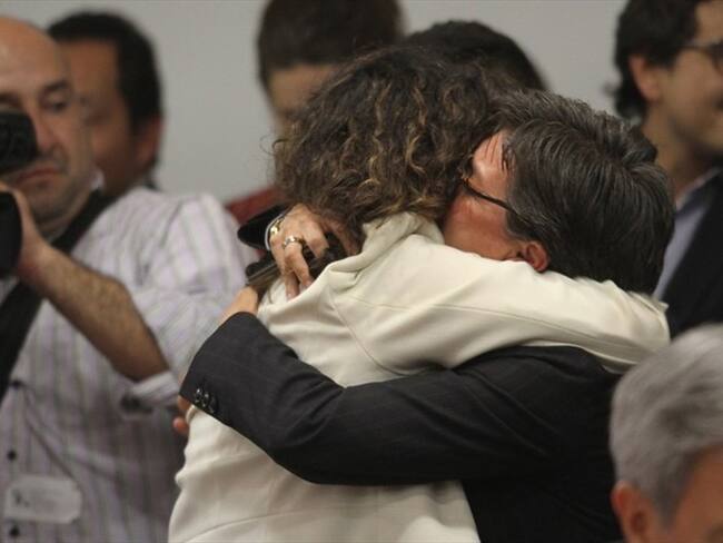 Angélica Lozano, representante a la cámara y Claudia López, senadora, celebran la decisión de la Cámara . (. Foto: Colprensa