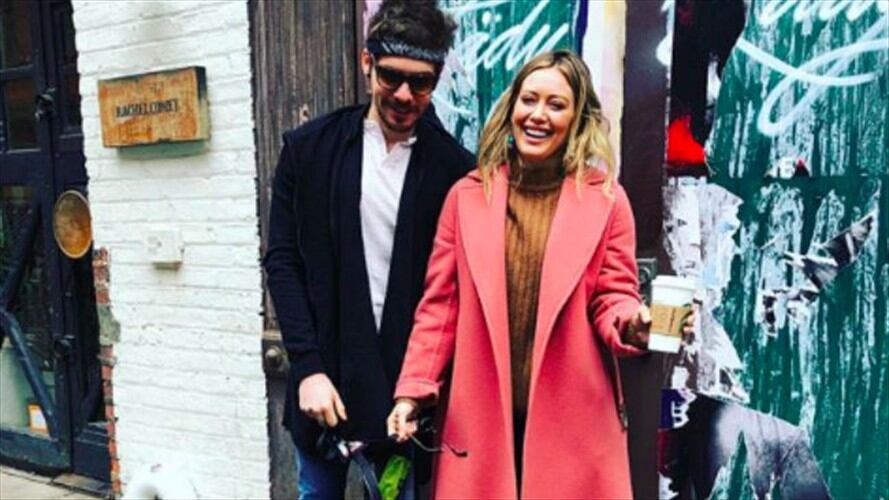 Hilary Duff le cambia la vida a una anciana perrita. Foto: Bang Media