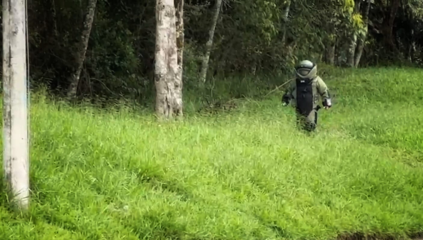 Técnicos antiexplosivos hicieron una detonación controlada. Crédito: Policía Nacional.