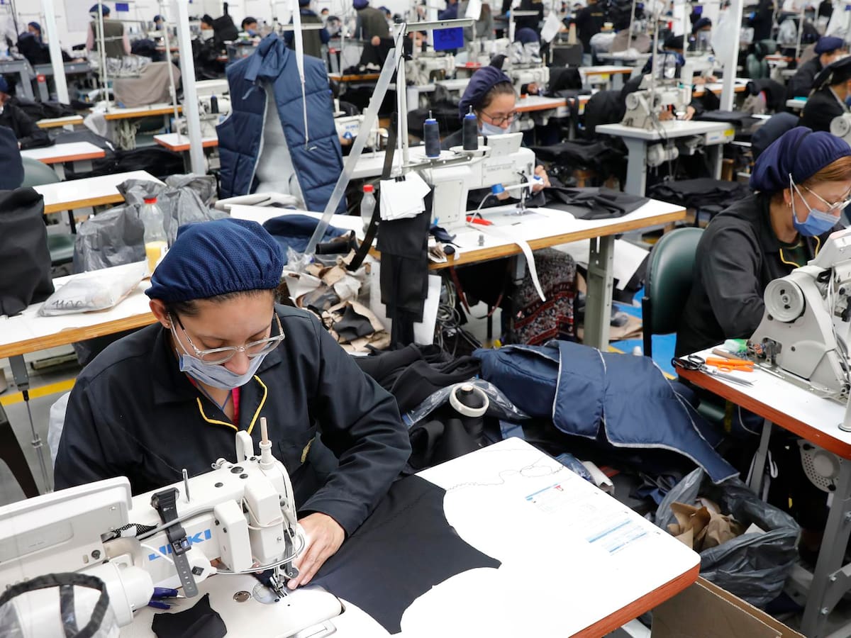 Prendas blindadas fabricadas por una empresa colombiana buscan salvar vidas en Ucrania