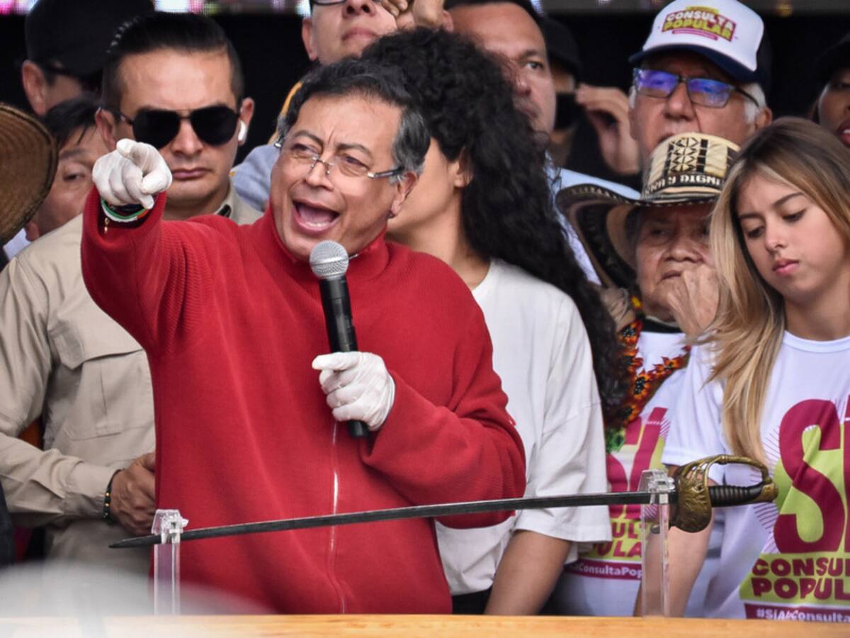 Se votará el paro nacional en plazas del país: presidente Petro tras hundimiento de consulta popular