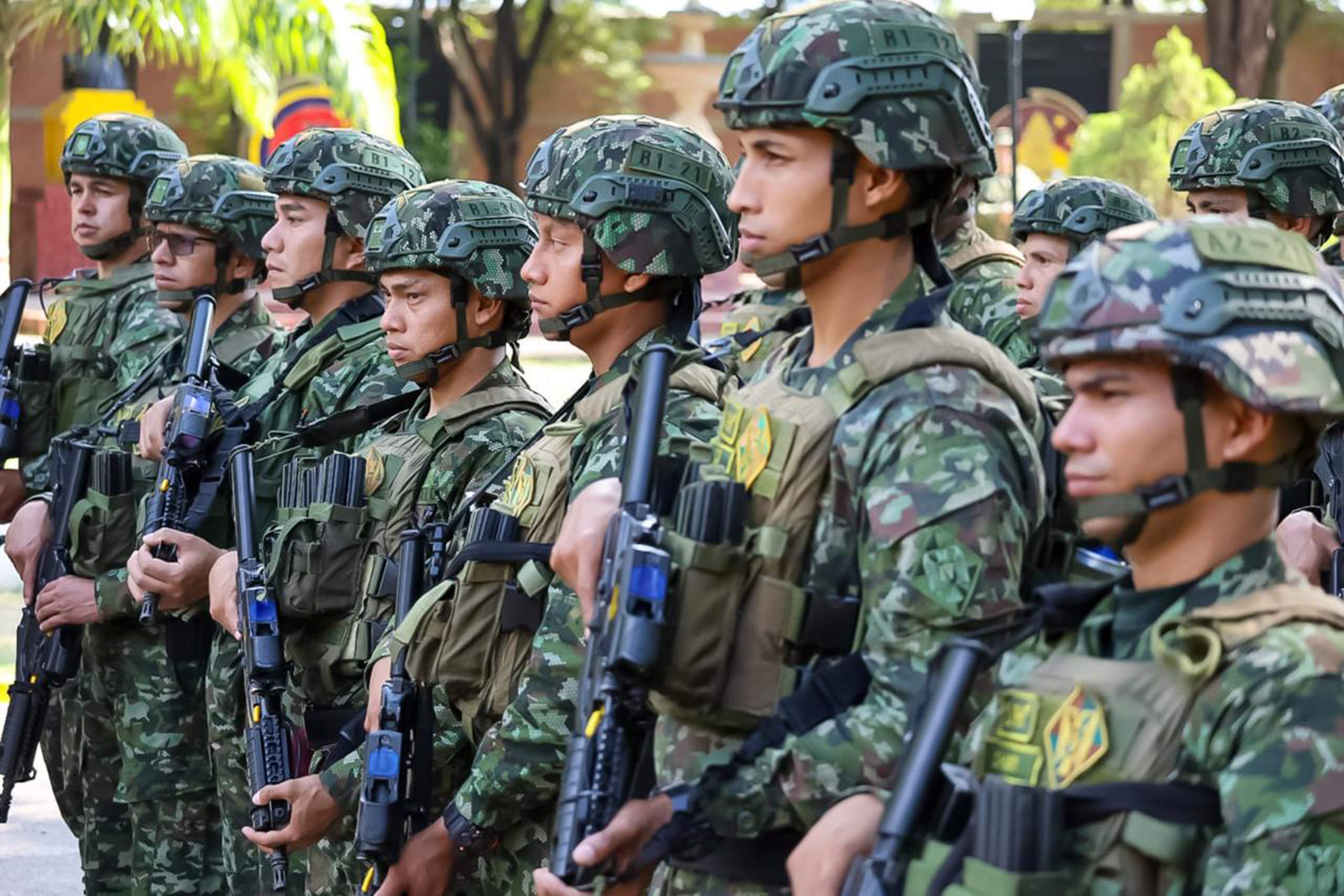 CÚCUTA (COLOMBIA), 19/01/2025.- Fotografía cedida por el Ejército Nacional de Colombia que muestra a algunos de los soldados trasladados a la zona del Catatumbo.