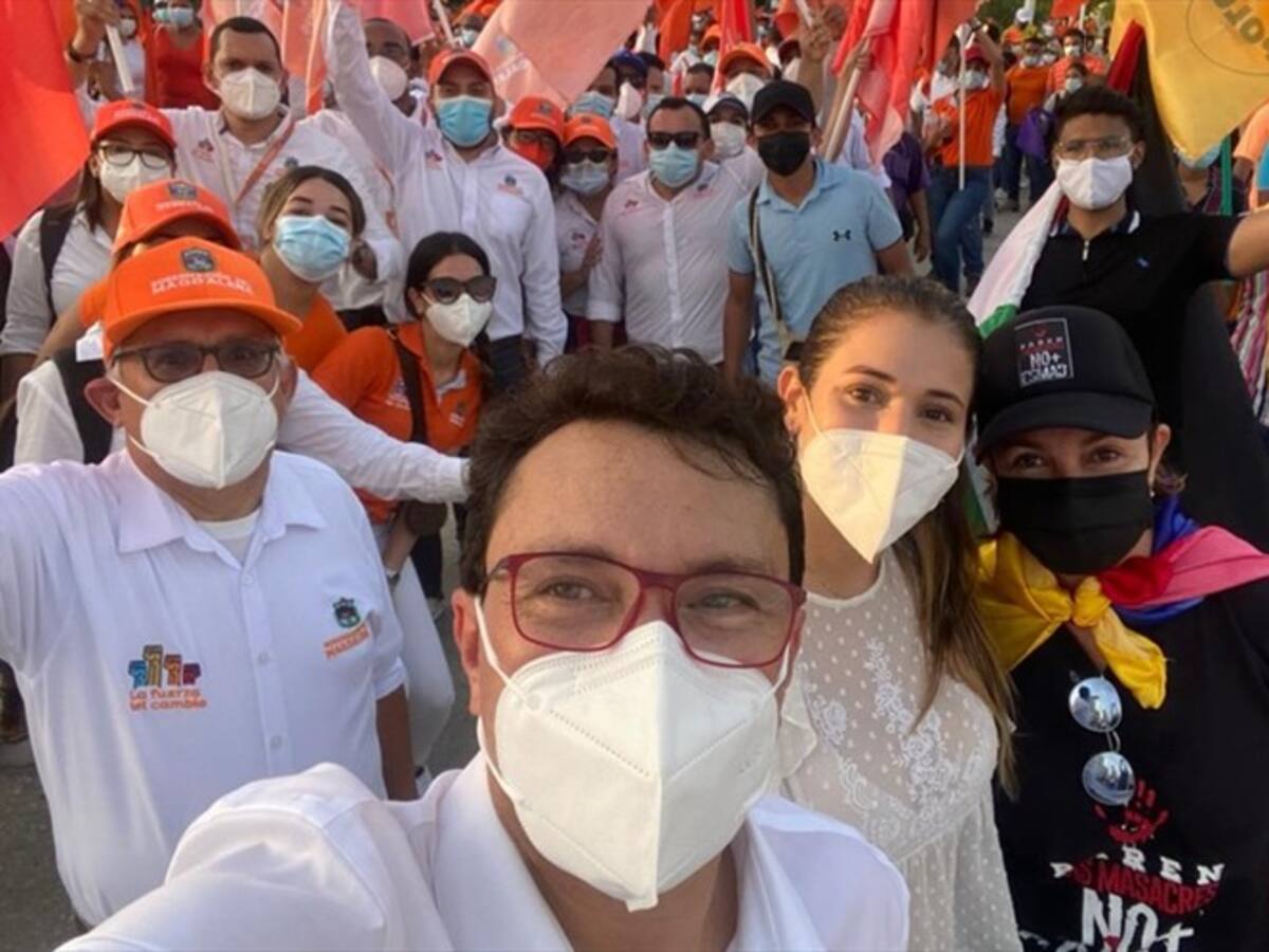 Los funcionarios se deben al pueblo: Caicedo al participar nuevamente en protestas