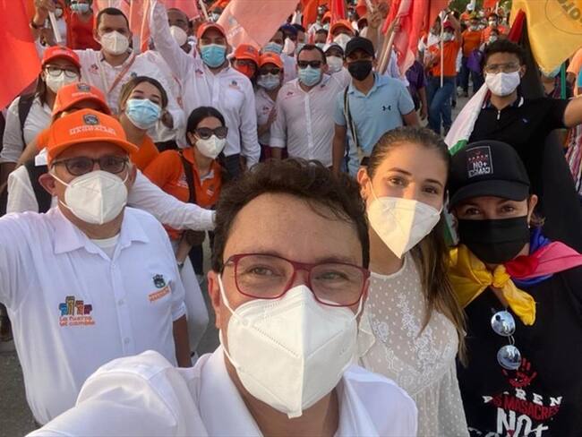 Los funcionarios se deben al pueblo: Caicedo al participar nuevamente en las marchas. Foto: Gobernación del Magdalena