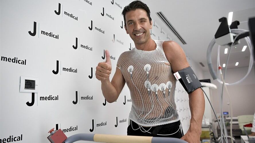 Luego de un año de ausencia Gianluigi Buffon vuelve a vestir la camiseta de la Juventus. Foto: Getty Images