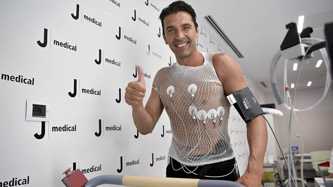 Luego de un año de ausencia Gianluigi Buffon vuelve a vestir la camiseta de la Juventus. Foto: Getty Images