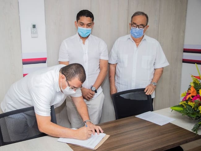 Tomó posesión el abogado Alberto Mario Garzón Wilches como nuevo contralor general del departamento del Magdalena para el periodo 2022-2025. Foto: Contraloría Departamental