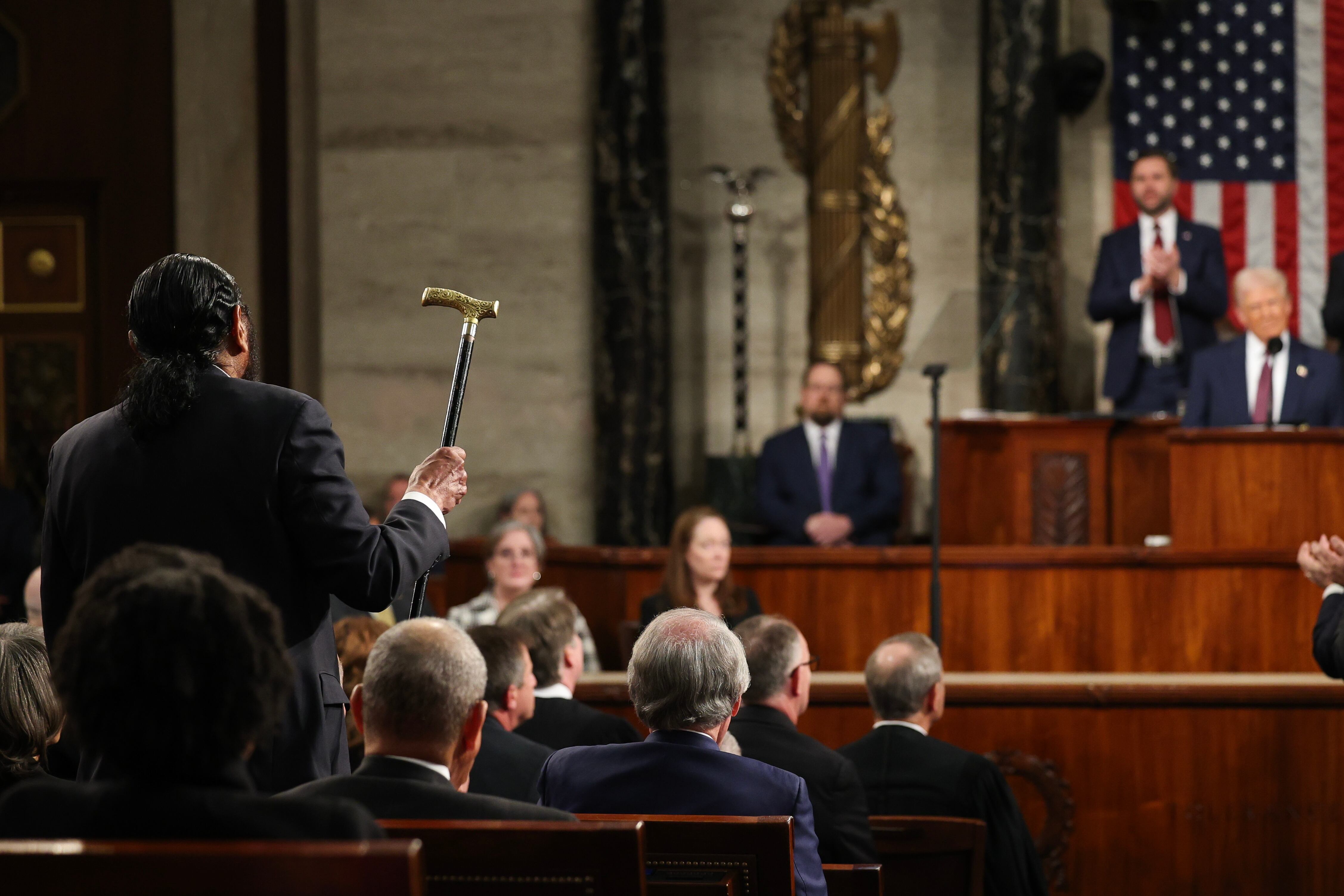 Al Green replicando a Donald Trump. FOTO: EFE/EPA/WIN MCNAMEE / POOL