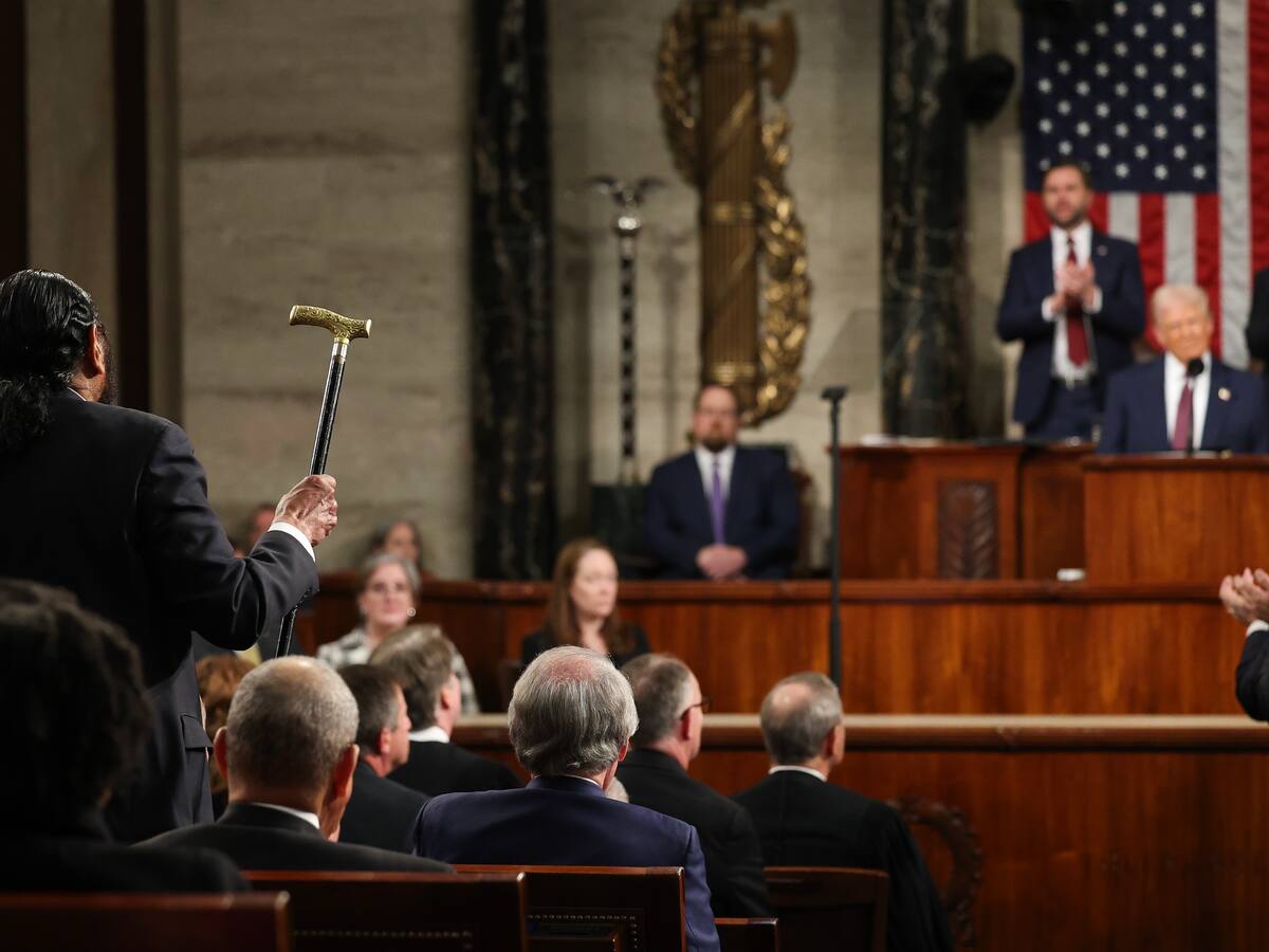 Los republicanos y 10 demócratas aprueban que se censure al congresista que interrumpió a Trump