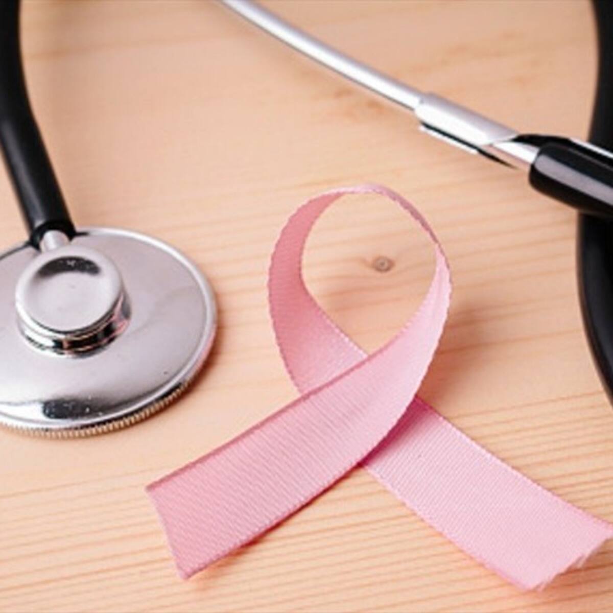 Ley garantizará que mujeres sobrevivientes al cáncer de mama puedan reconstruir ambos senos