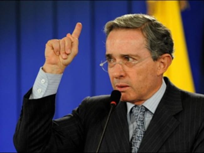 Uribe pidió no cambiar de &#039;gallina&#039; a los &#039;huevitos&#039; de la seguridad democrática