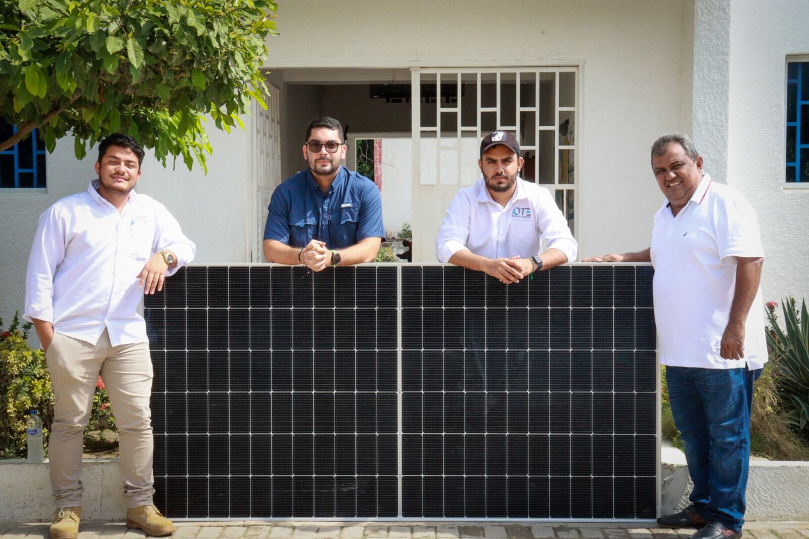 Instalación de panel solar/ William Agudelo