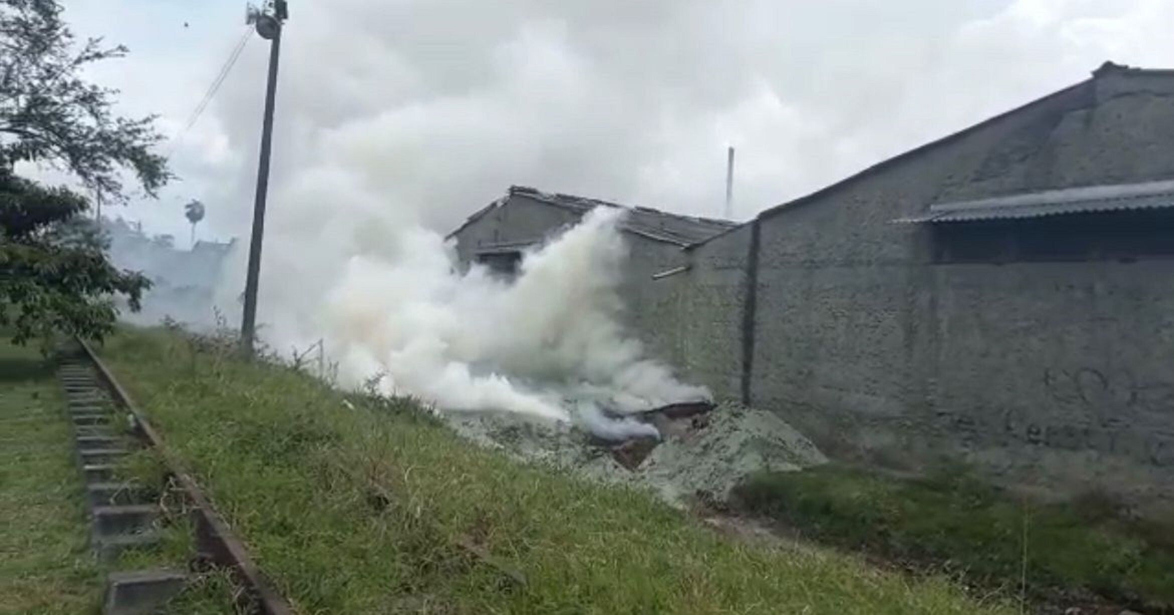 Las autoridades aún no han determinado que químico se encontraba en la bodega. Foto: Cortesía. 