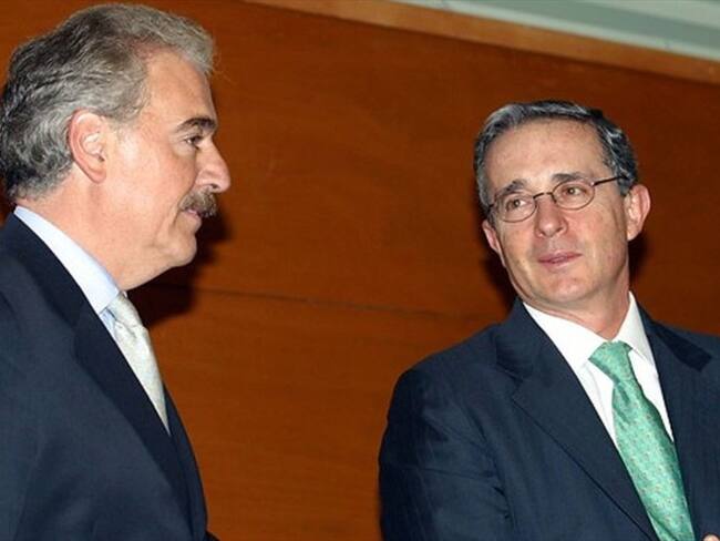 Andrés Pastrana y Álvaro Uribe. Foto: Colprensa