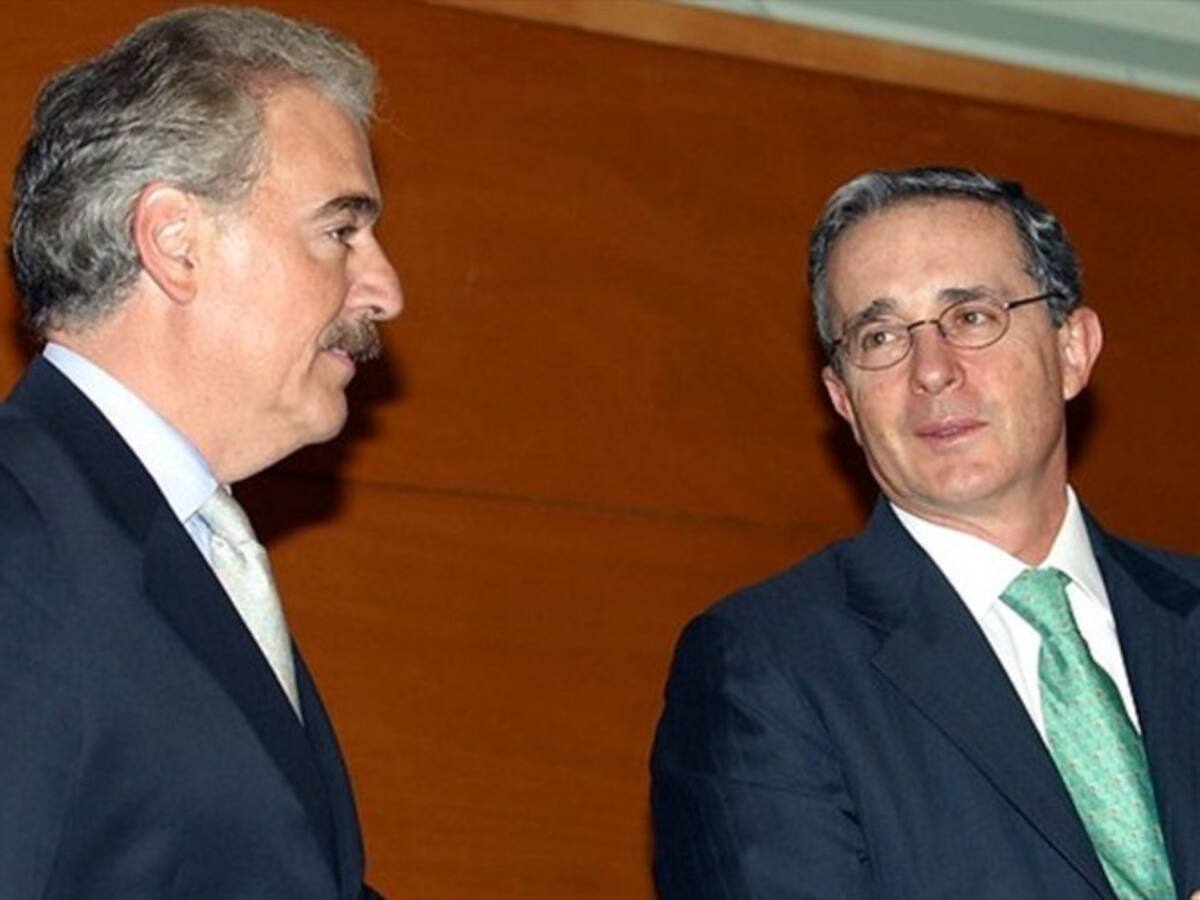 CNE cita a Uribe y Pastrana para ampliar denuncia sobre Odebrecht