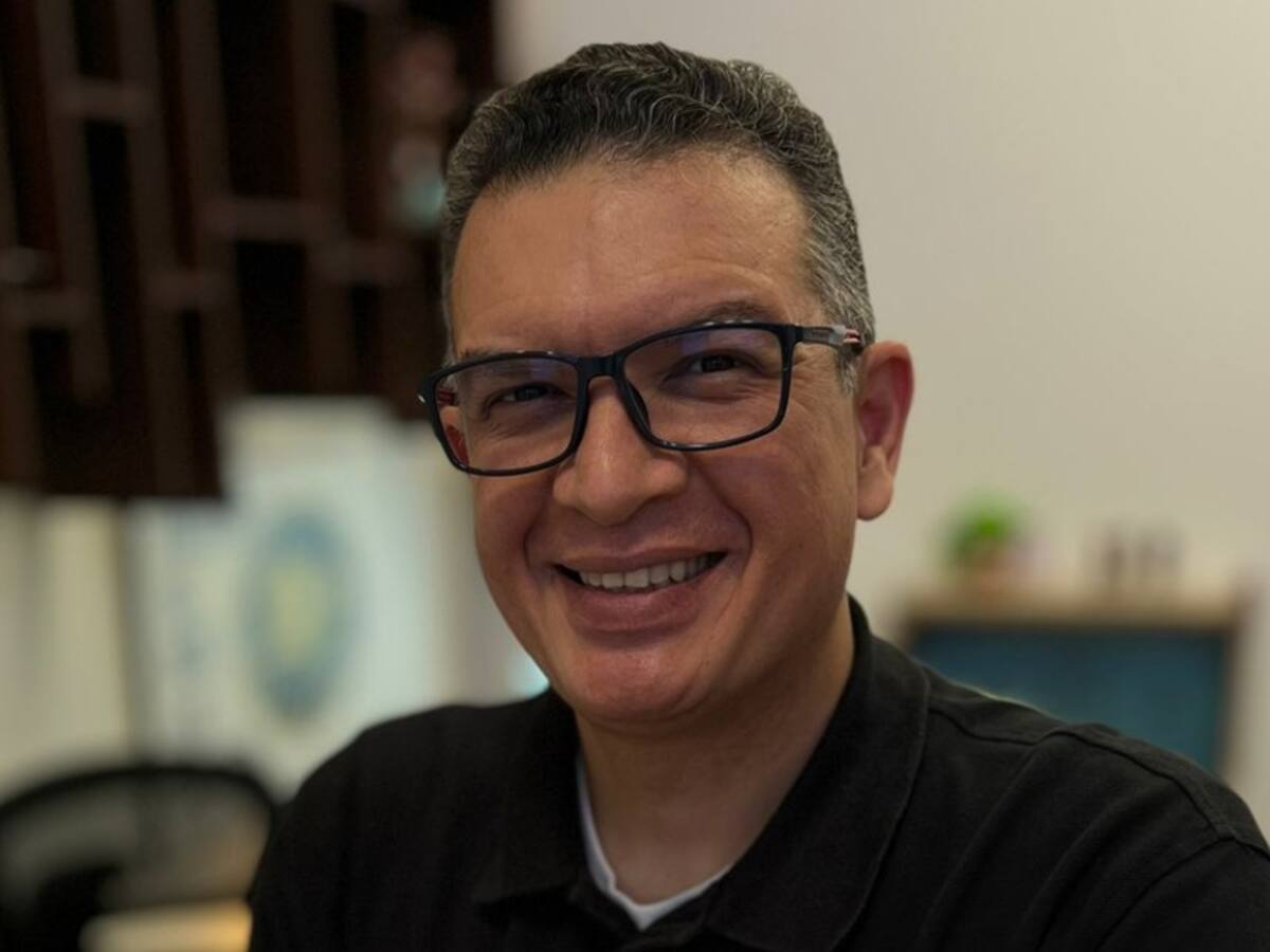 ¿Por qué no debería consumir alcohol cuando está tomando medicamentos? Experto responde