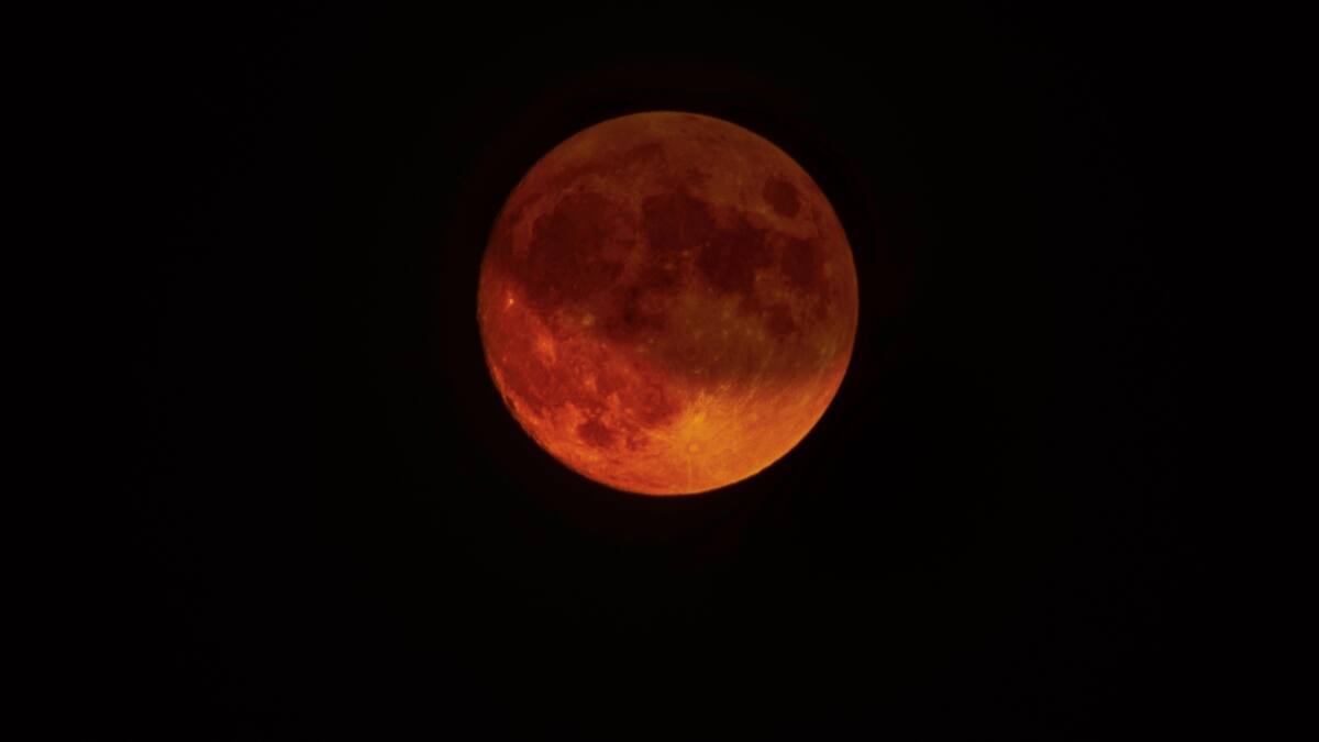 ¿Cómo afecta el eclipse lunar a las personas y por qué no se debe tomar decisiones importantes?