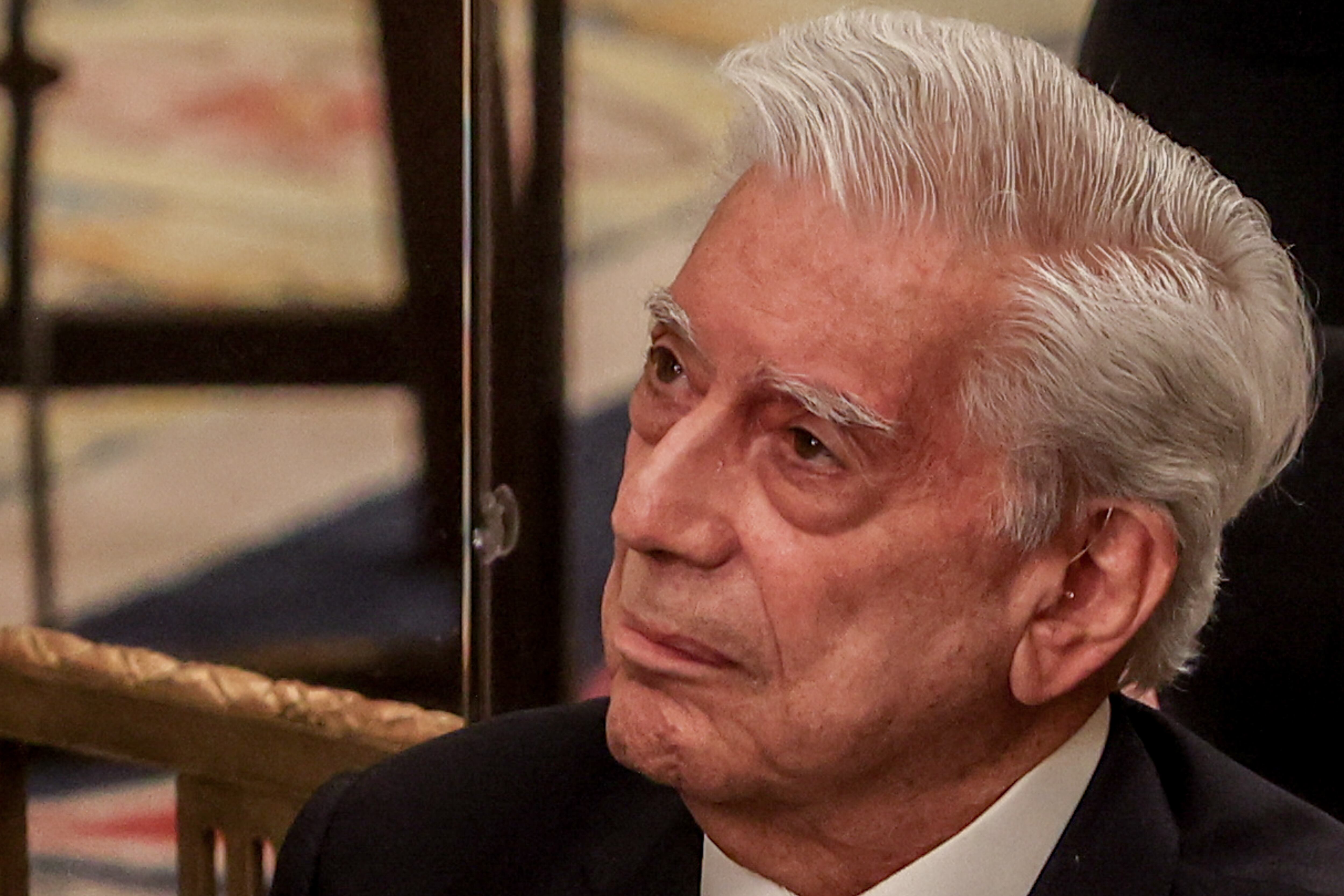 Nunca escribió un libro en contra de sus convicciones: Juan Cruz, amigo de Mario Vargas Llosa