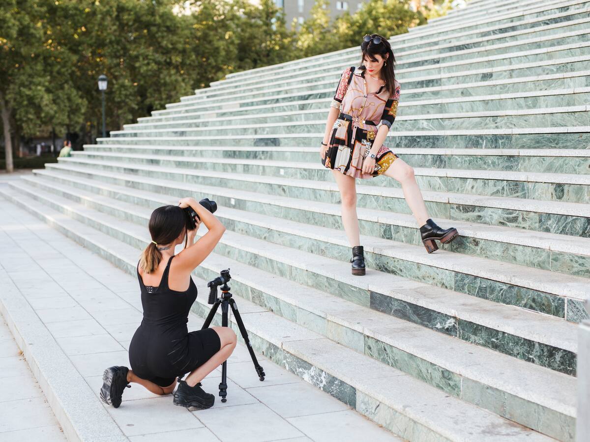 “Todos tenemos algo bonito”: Lina Carvajal, la fotógrafa que transforma desconocidos en modelos