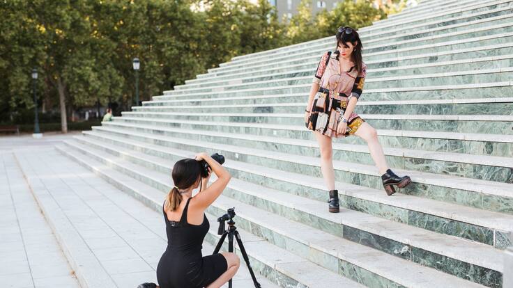 “Todos tenemos algo bonito”: Lina Carvajal, la fotógrafa que transforma desconocidos en modelos