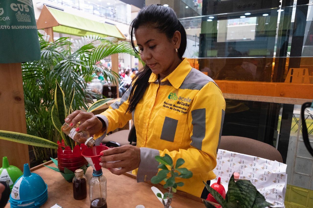 En Montería se exponen más de 100 negocios amables con el medio ambiente. Foto: prensa Minambiente.