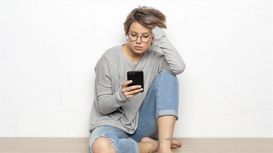 En 2019, 250 investigadores de 40 países firmaron una petición a la OMS y la ONU en la que advirtieron que los auriculares inalámbricos pueden llevar a la aparición de tumores cerebrales. Foto: Getty Images