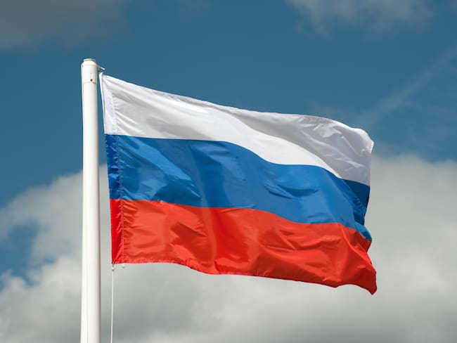 Imagen de referencia de la bandera de Rusia. Foto: andDraw/Getty Images
