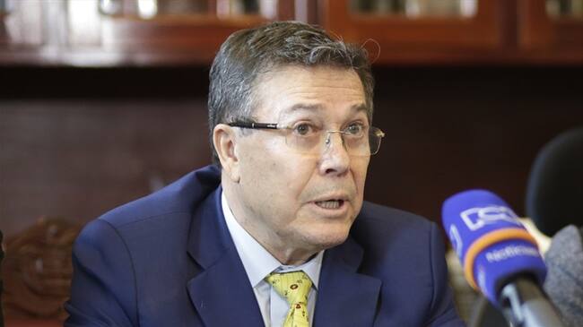 El congresista negó que vaya a favorecer desde su cargo al expresidente Santos.. Foto: Colprensa