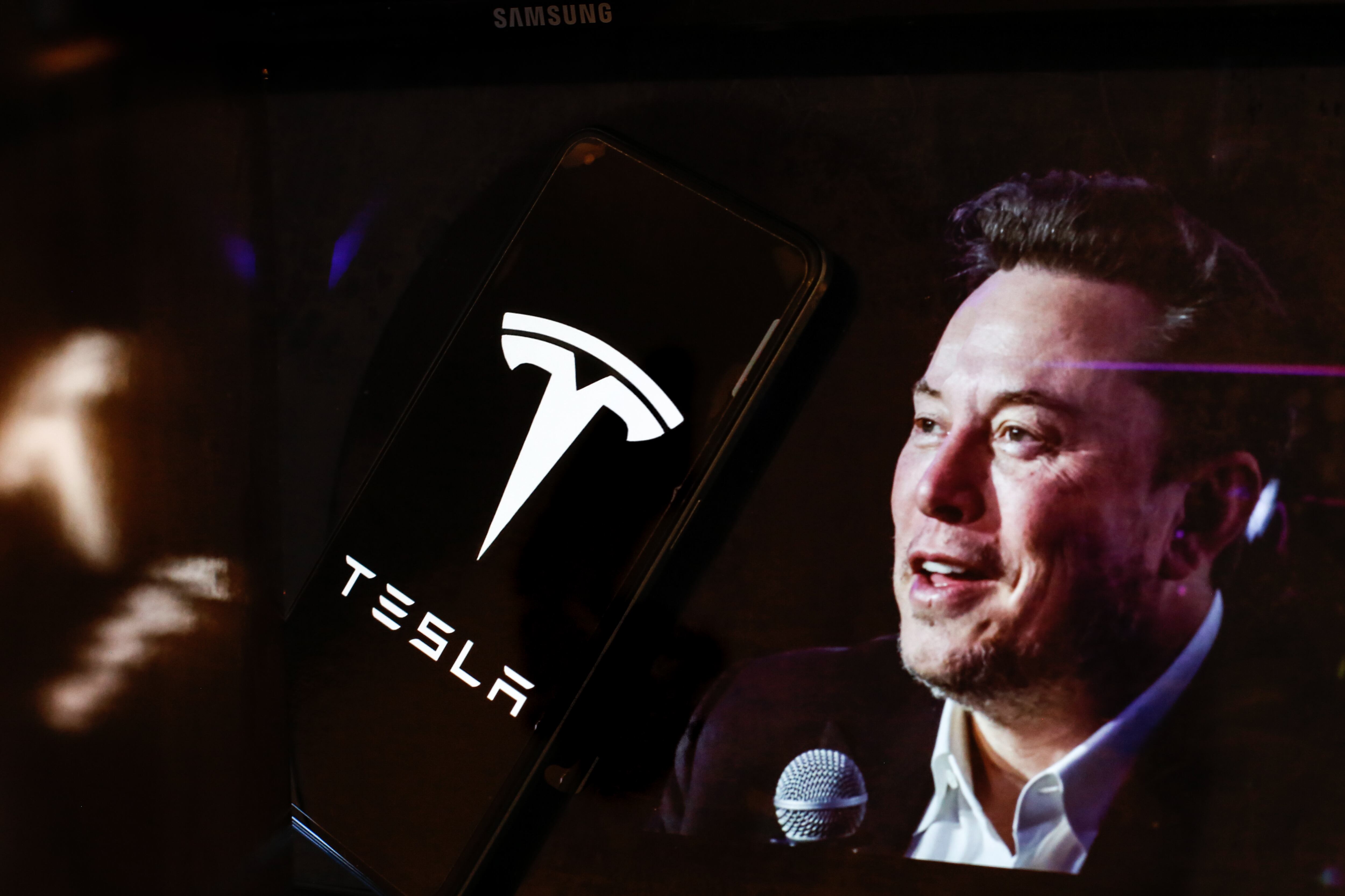 Logo de Tesla y Elon Musk, imagen de referencia. FOTO: Dominika Zarzycka/SOPA Images/LightRocket via Getty Images
