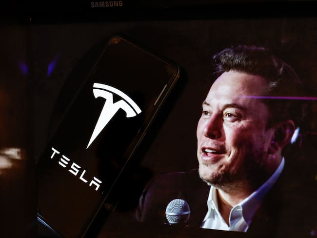 Logo de Tesla y Elon Musk, imagen de referencia. FOTO: Dominika Zarzycka/SOPA Images/LightRocket via Getty Images