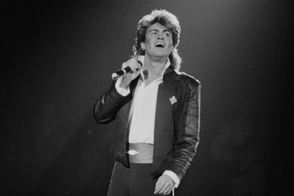 Singer-songwriter George Michael of Wham!, performing on stage during the pop duo's 1985 world tour, January 1985.'The Big Tour' took in the UK, Japan, Australia, China and the US. (Photo by Michael Putland/Getty Images)