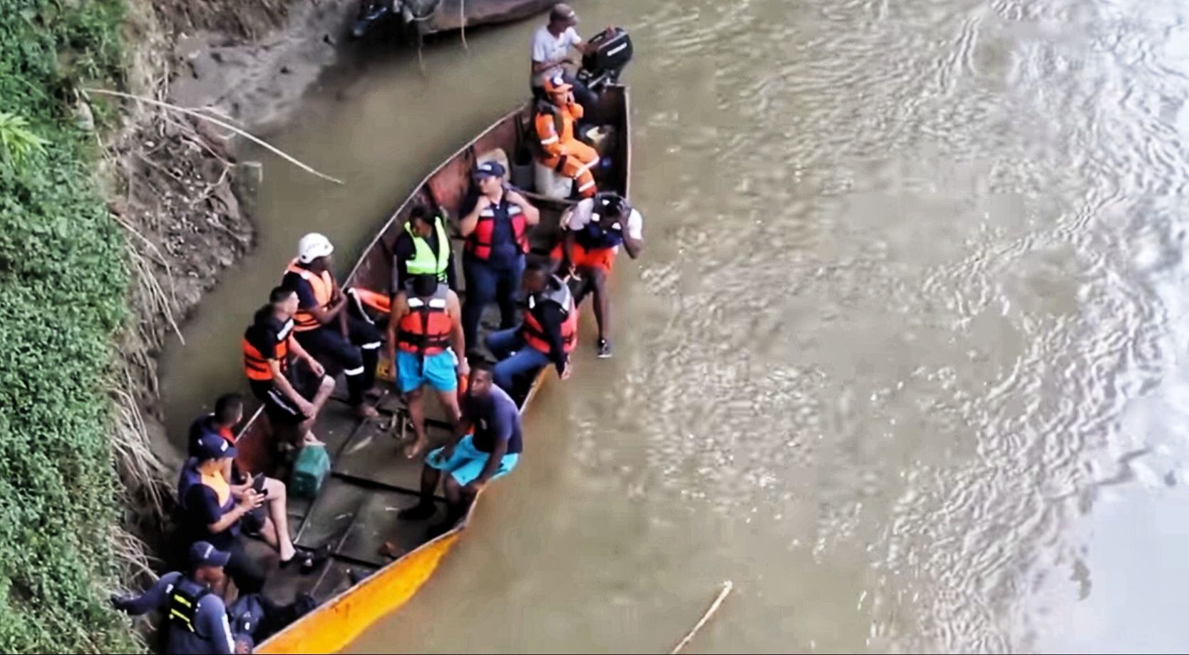 A la búsqueda de sumaron organismos de socorro de varios municipios del Cauca. Crédito: Bomberos Puerto Tejada.