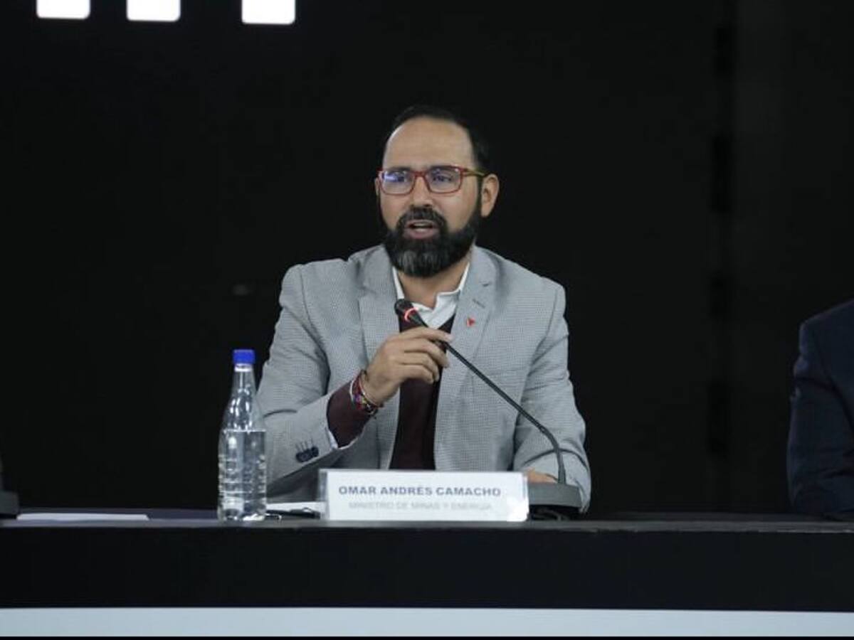 Ministro de Minas, Andrés Camacho, descartó posibilidad de importar gas desde Venezuela