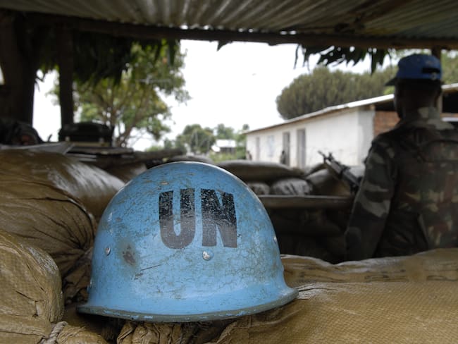 Casco de soldado de la ONU en RDC. Foto: Eddie Gerald / Getty Images