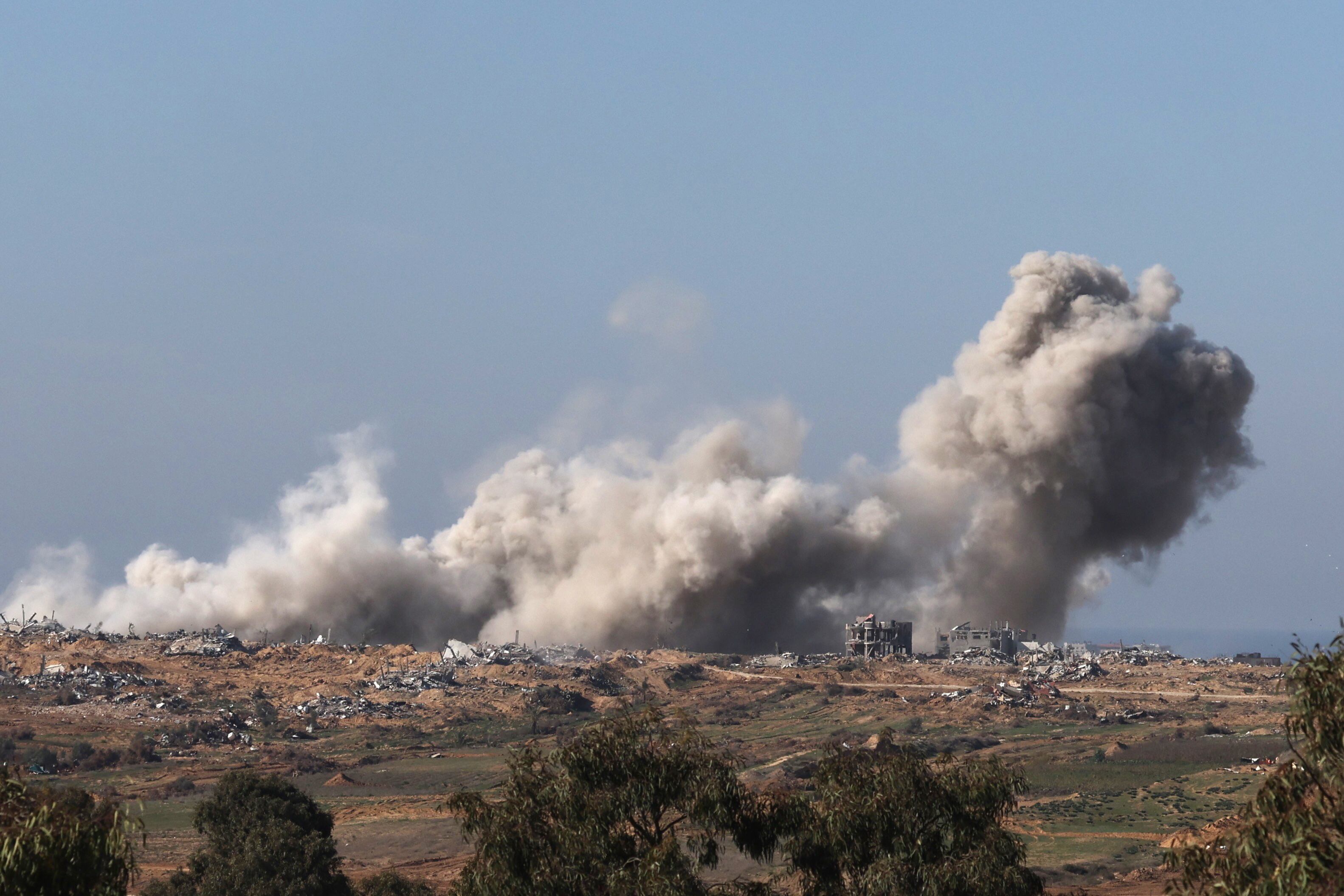 Bombardeos sobre la Franja de Gaza. Foto: EFE/EPA/ABIR SULTAN