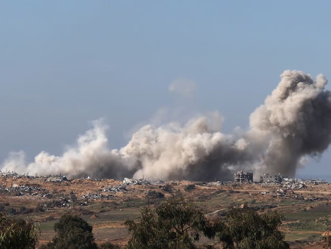 Bombardeos sobre la Franja de Gaza. Foto: EFE/EPA/ABIR SULTAN