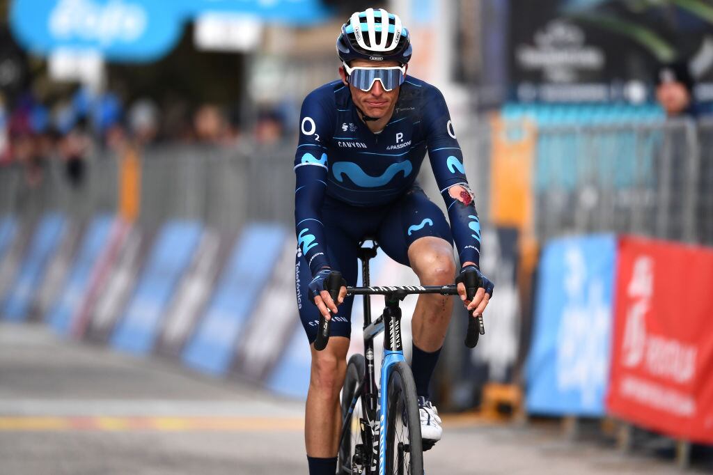 Enric Mas Nicolau con algunos golpes luego de la caida en la Tirreno Adriático (Photo by Tim de Waele/Getty Images)
