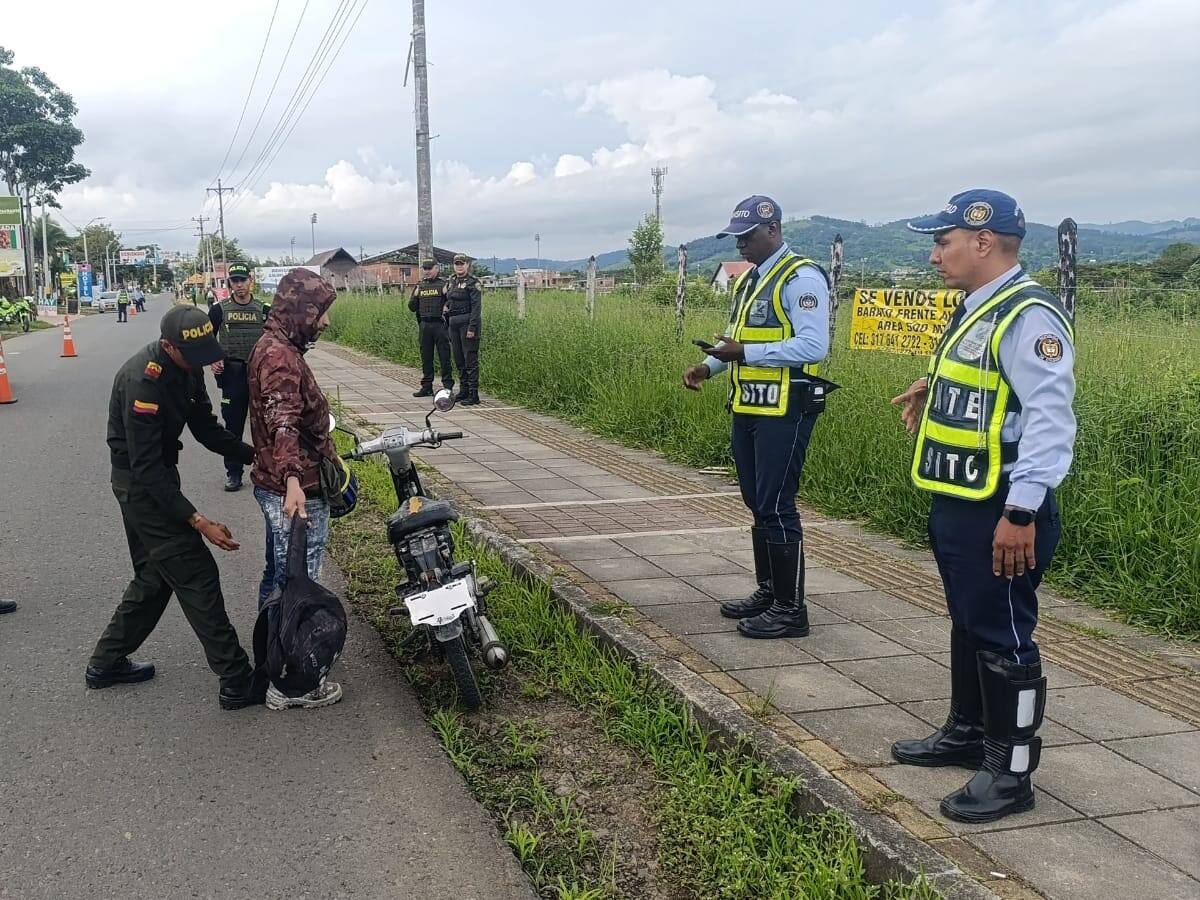 Agentes de tránsito fueron agredidos durante un operativo en Dagua, Valle