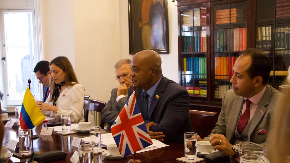 Canciller Luis Gilberto Murillo visita Reino Unido para fortalecer cooperación bilateral