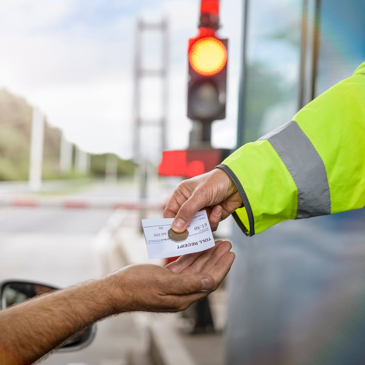 Millonaria multa a Flypass por fallas en el servicio de pagos electrónicos de peajes