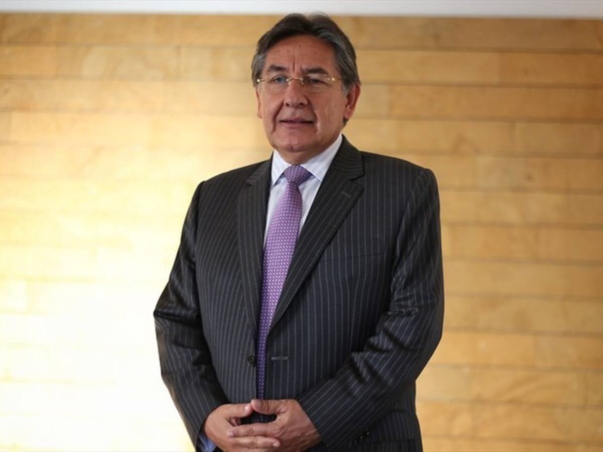 Néstor H. Martínez sí irá al debate en el Congreso sobre su papel en el proceso de paz