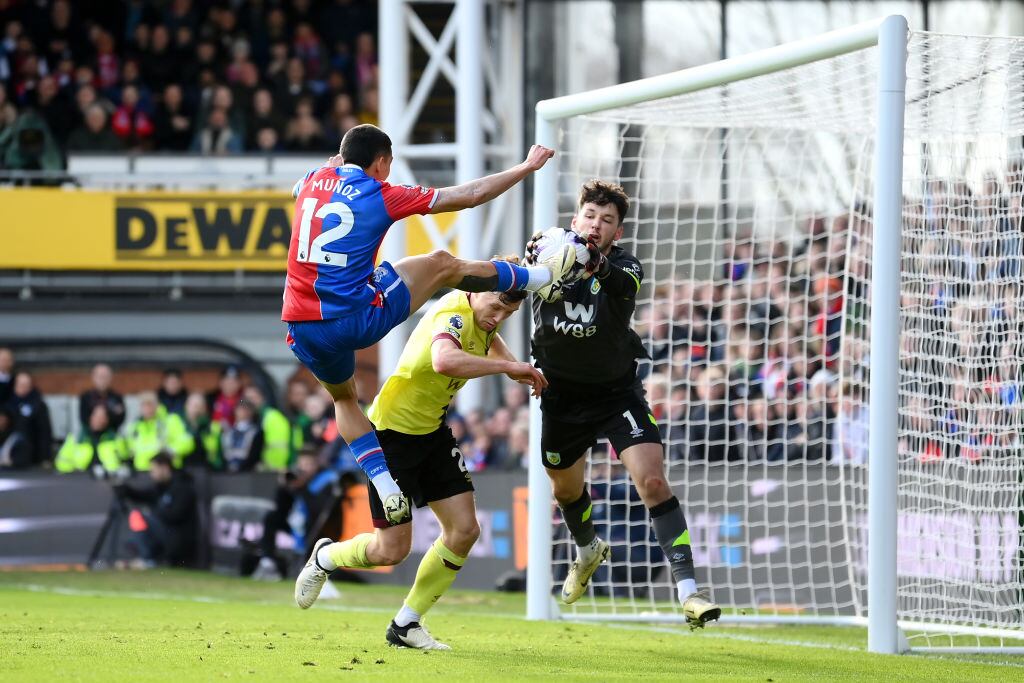 Daniel Muñoz ante el Burnley. (Photo by Alex Davidson/Getty Images)