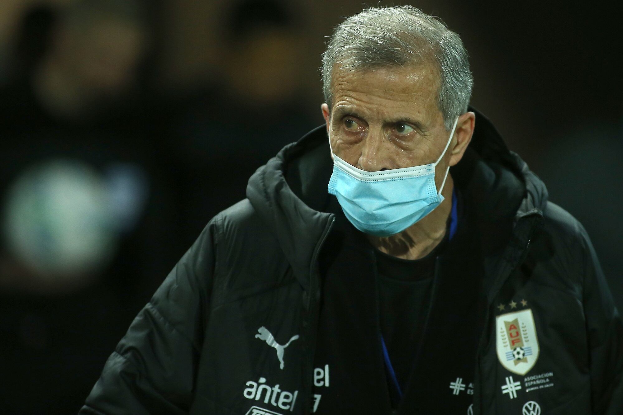 MONTEVIDEO, URUGUAY - SEPTEMBER 09: Head coach of Uruguay Oscar Tabarez looks on before a match between Uruguay and Ecuador as part of South American Qualifiers for Qatar 2022 at Campeon del Siglo Stadium on September 9, 2021 in Montevideo, Uruguay. (Photo by Ernesto Ryan/Getty Images)