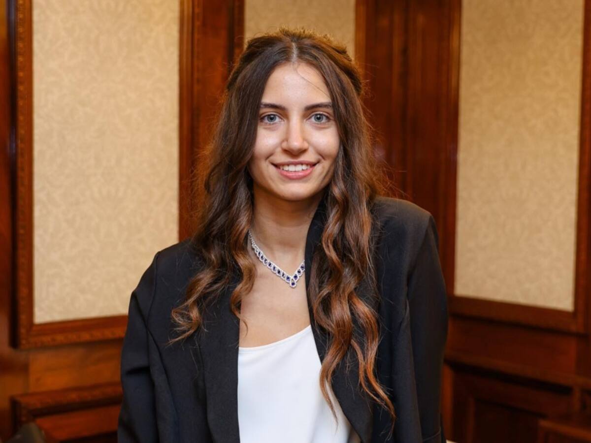 “No es desventaja”: Melissa Raouf llegó a la final de Miss Inglaterra sin maquillaje