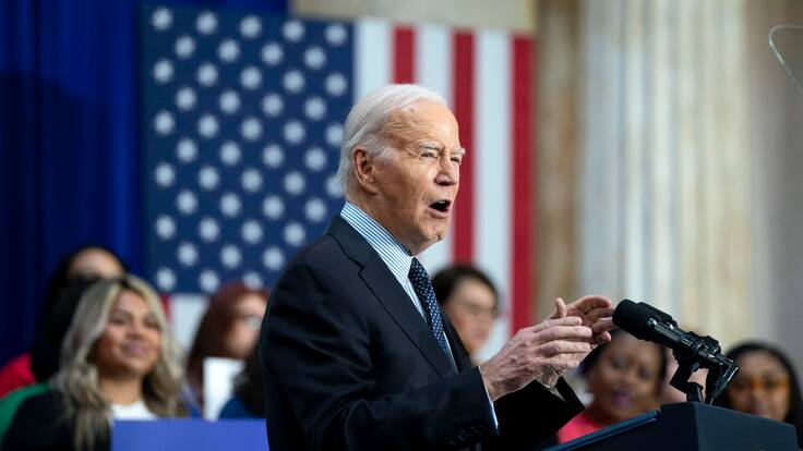 Washington (United States), 09/04/2024.- US President Joe Biden delivers remarks on the care economy during an event at Union Station in Washington, DC, USA, 09 April 2024. EFE/EPA/BONNIE CASH / POOL