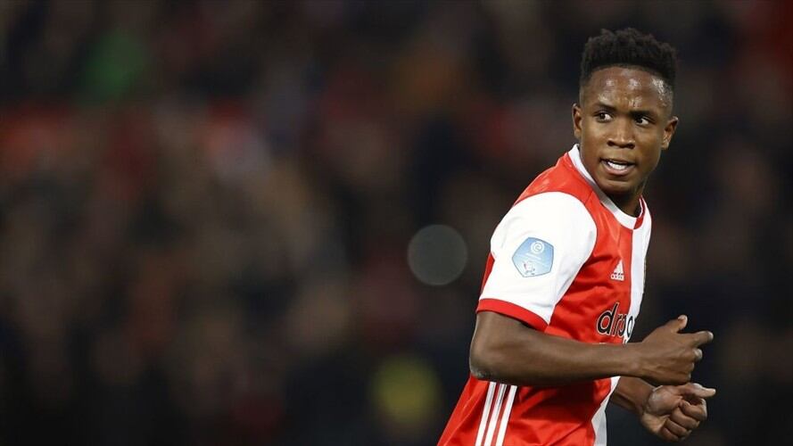 El futbolista colombiano Luis Sinisterra estará entre seis y ocho meses de baja por una grave lesión de rodilla. Foto: Getty Images