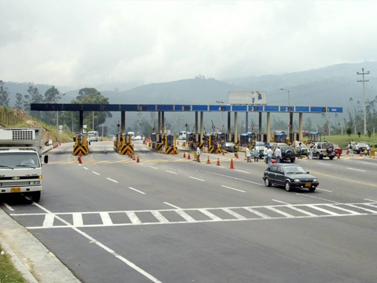 Denuncian que peaje de Cerritos no tienen ningún servicio de atención para sus usuarios