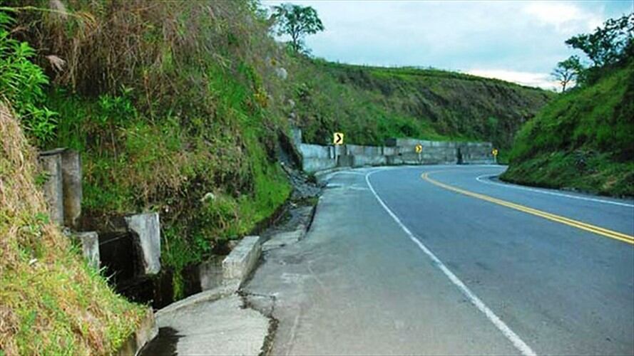 Invías entregó balance tras cierre nocturno en la vía Cajamarca – Calarcá. Foto: Colprensa