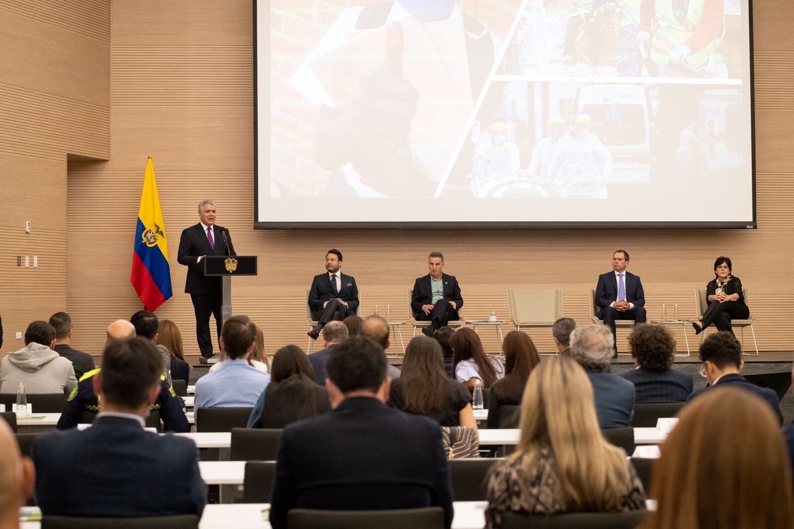 Pretender hacer politiquería con la Fuerza Pública es la forma más vil de aspirar a cualquier cargo de elección popular: Duque . Foto: Presidencia. VI Encuentro del Foro Intergremial de Antioquia (FOROIN)